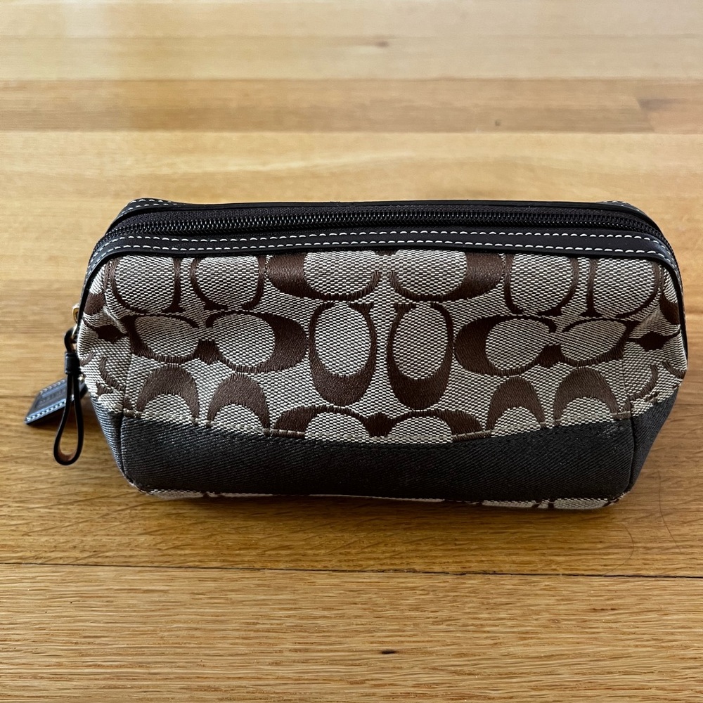 Signature Coach Small Cosmetic Bag